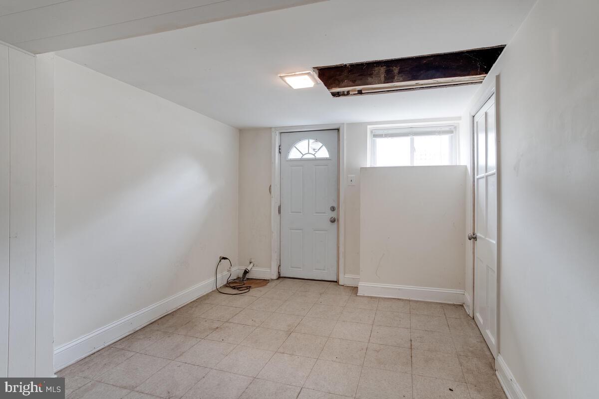 2739 North Calvert Street Baltimore, MD 21218 - Photo 44 of 61 Unit 4 Basement: foyer