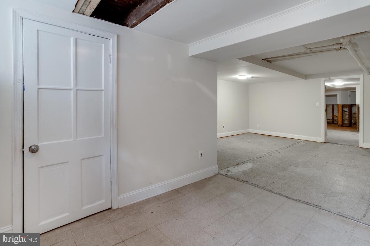 2739 North Calvert Street Baltimore, MD 21218 - Photo 45 of 61 Unit 4 Basement: foyer