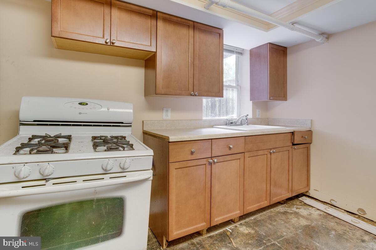 2739 North Calvert Street Baltimore, MD 21218 - Photo 53 of 61 Unit 4 Basement: Eat-in kitchen