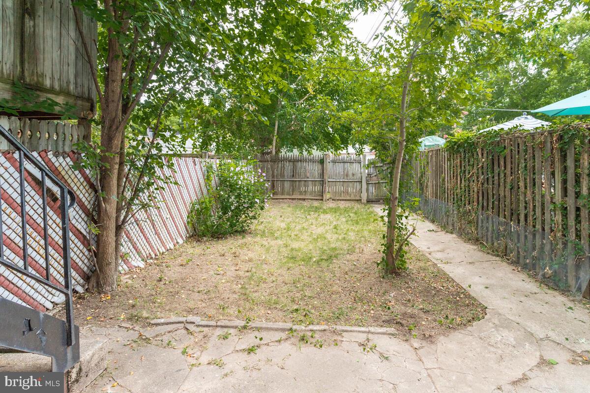 2739 North Calvert Street Baltimore, MD 21218 - Photo 59 of 61 Fenced rear yard