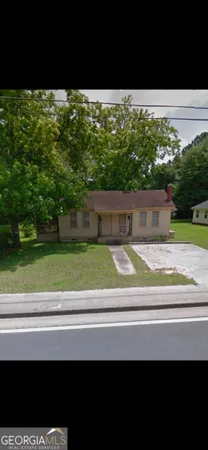 a view of a yard