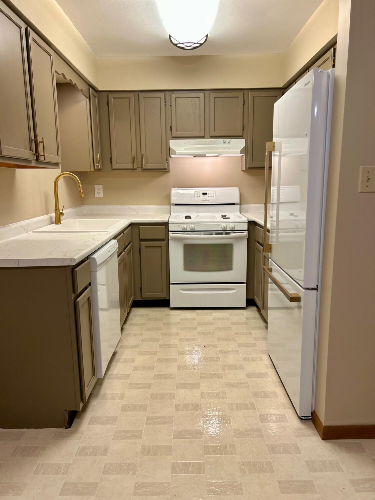 9621 Merrillville Road, Unit 101 Crown Point, IN 46307 - Photo 5 of 23 1500x2000