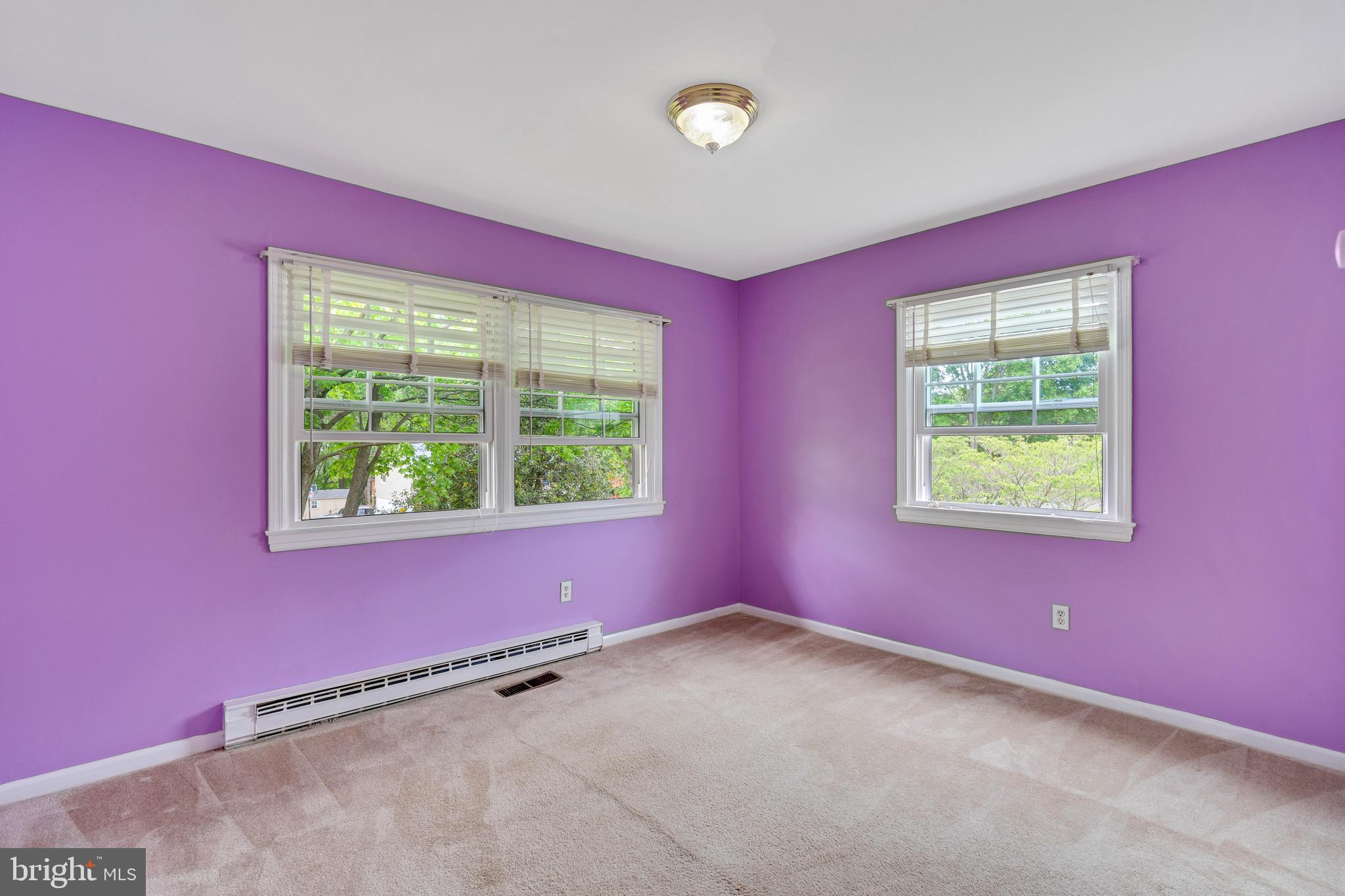 118 North Kennedy Road Sterling, VA 20164 - Photo 19 of 25 3rd bedroom - front of house