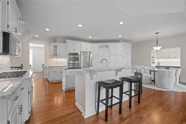 $1,250,000 | 8190 Shoreline Drive, Parkville, MO 64152