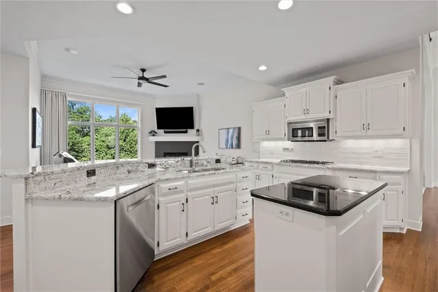 $1,250,000 | 8190 Shoreline Drive, Parkville, MO 64152