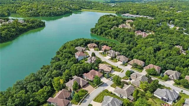 $1,250,000 | 8190 Shoreline Drive, Parkville, MO 64152