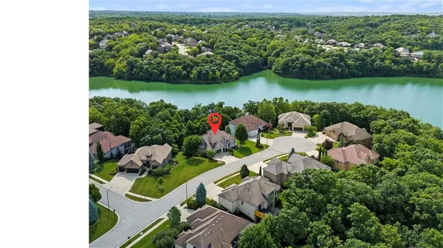$1,250,000 | 8190 Shoreline Drive, Parkville, MO 64152
