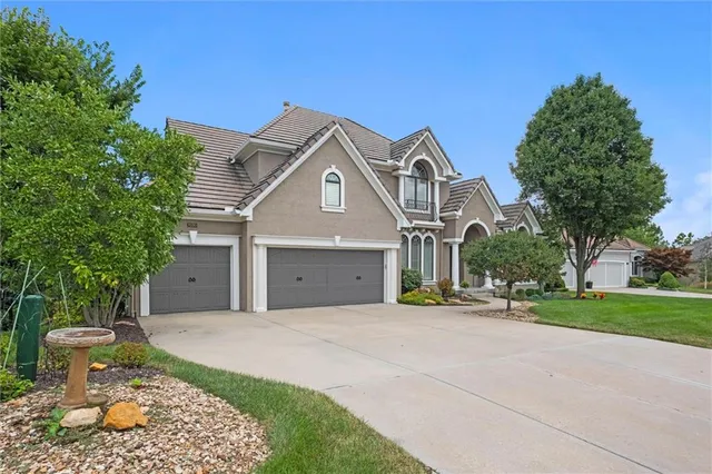 $1,250,000 | 8190 Shoreline Drive, Parkville, MO 64152