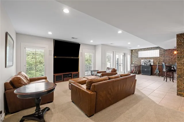 $1,250,000 | 8190 Shoreline Drive, Parkville, MO 64152