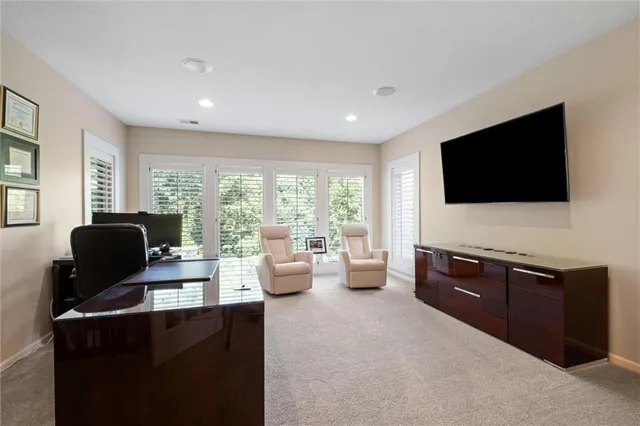 $1,250,000 | 8190 Shoreline Drive, Parkville, MO 64152