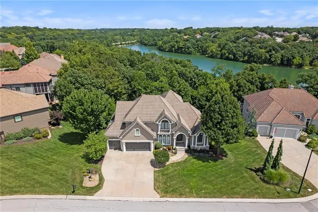 $1,250,000 | 8190 Shoreline Drive, Parkville, MO 64152