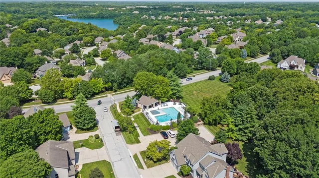 $1,250,000 | 8190 Shoreline Drive, Parkville, MO 64152