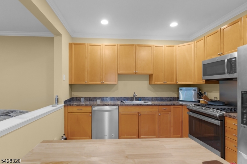 84 Autumn Ridge Road Morris Plains, NJ 07950 - Photo 2 of 22