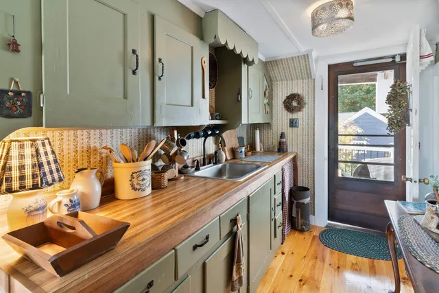 $650,000 | 187 King Street, Boscawen, NH 03303