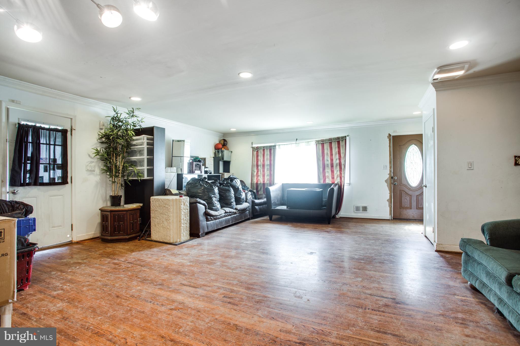 7310 Castle Road Manassas, VA 20109 - Photo 5 of 24 Living Room
