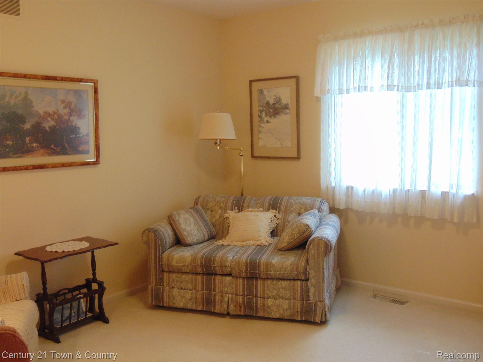 9555 Ridge Top Trail Clarkston, MI 48348 - Photo 17 of 49 2nd Bedroom.....