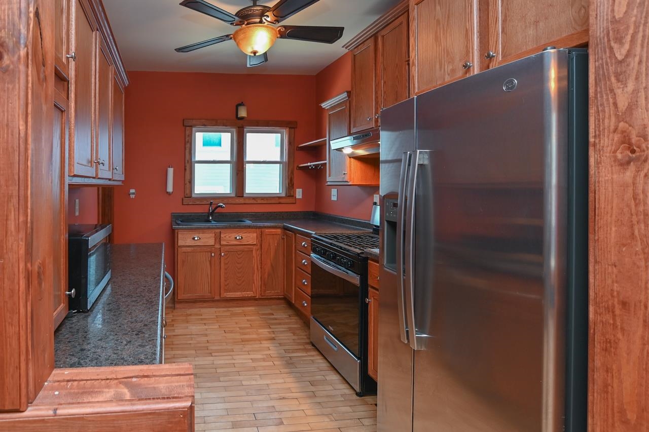 835 East John Street Appleton, WI 54911 - Photo 12 of 27