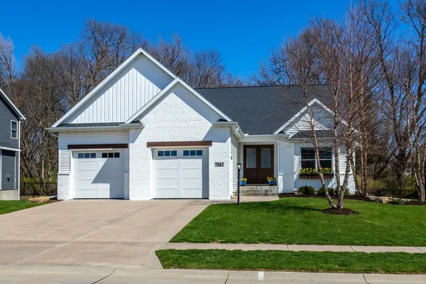 $625,000 | 7041 Alvie Lane, Bettendorf, IA 52722