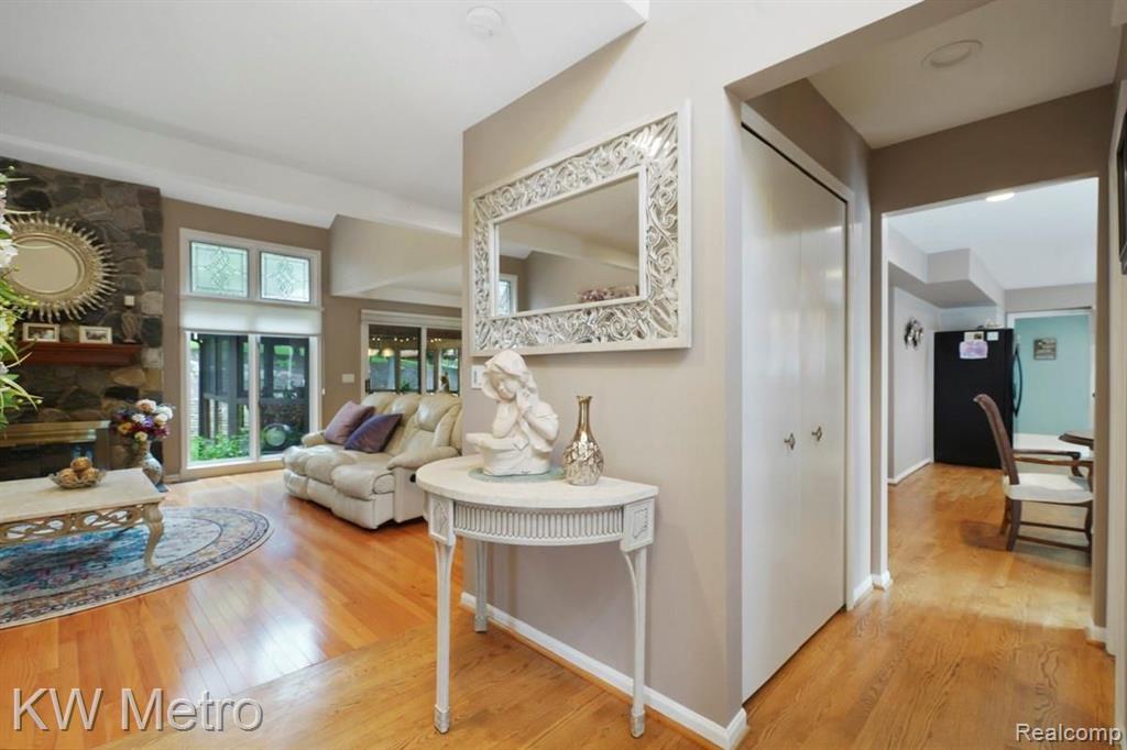36915 Valley Ridge Drive Farmington Hills, MI 48331 - Photo 12 of 39