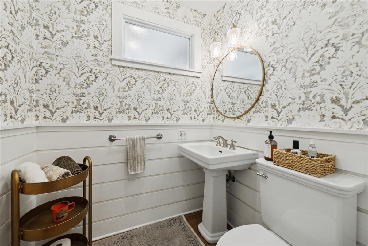 1570 Ashland Avenue Evanston, IL 60201 - Photo 15 of 40 a bathroom with a sink and a mirror
