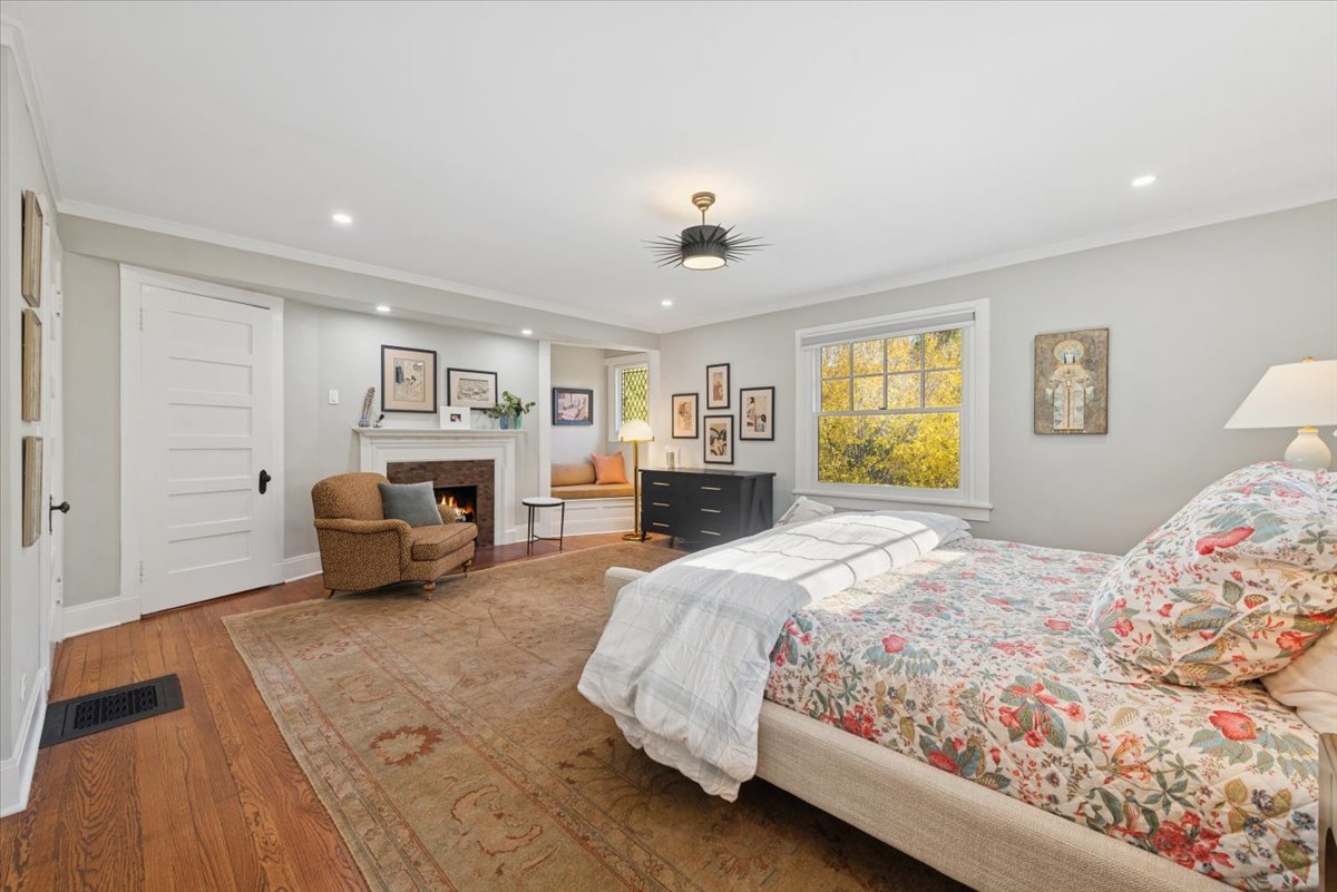 1570 Ashland Avenue Evanston, IL 60201 - Photo 30 of 40 a spacious bedroom with a bed couch and a window