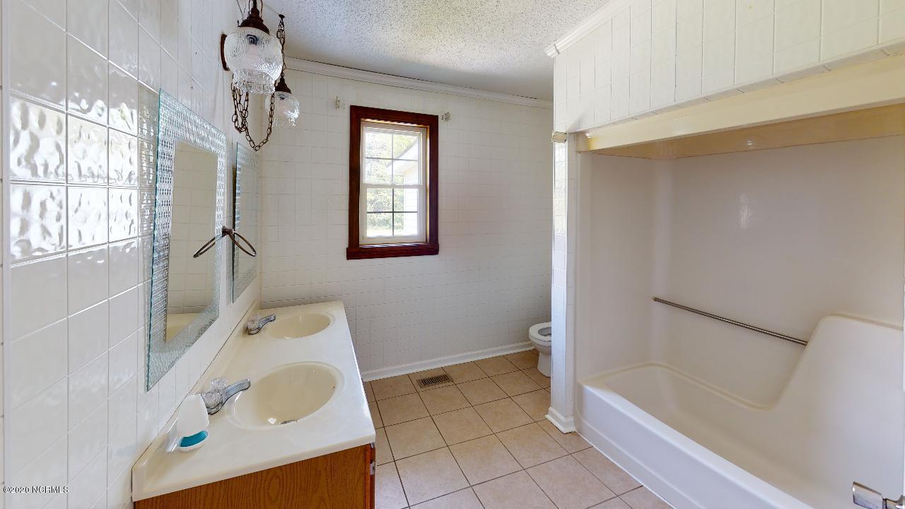 255 Core Road Richlands, NC 28574 - Photo 20 of 35 255-Core-Road-Bathroom(1)
