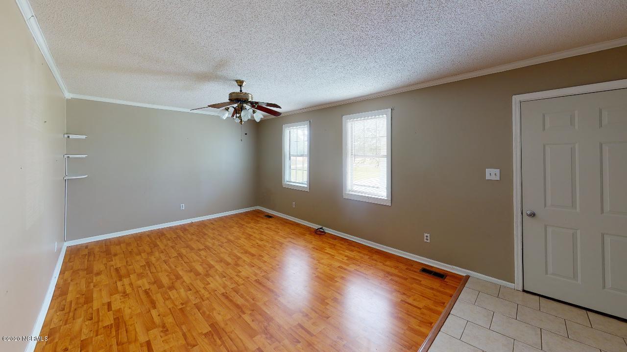 255 Core Road Richlands, NC 28574 - Photo 4 of 35 255-Core-Road-Unfurnished(2)