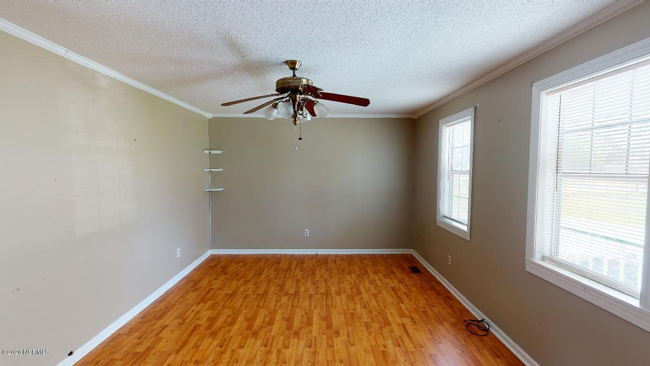255 Core Road Richlands, NC 28574 - Photo 6 of 35 255-Core-Road-04112020_075054