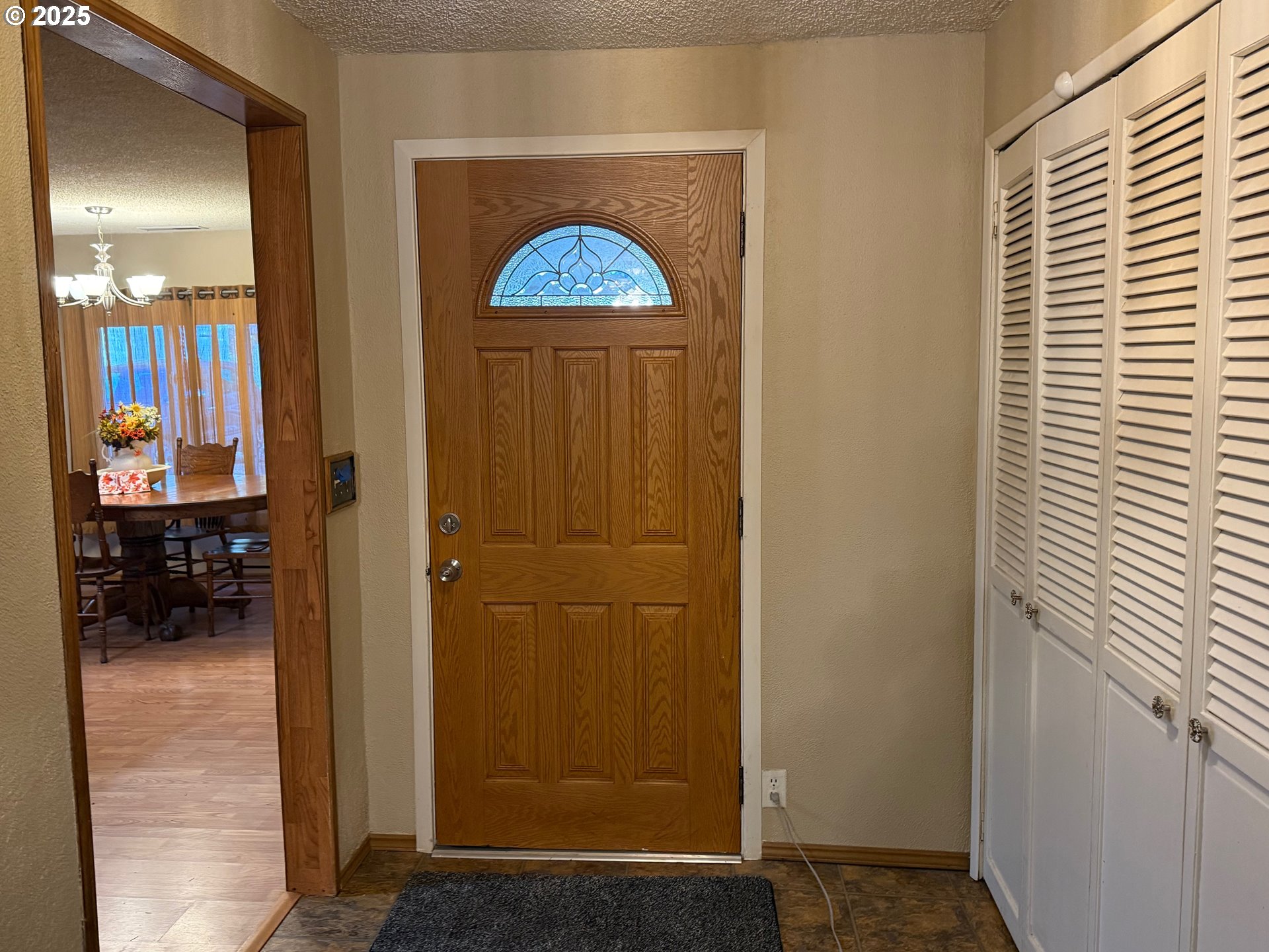 87511 Tiernan Road Mapleton, OR 97453 - Photo 3 of 23 Entrance/Foyer