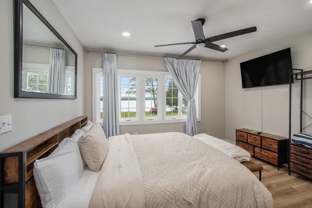 $1,200,000 | 4642 Main Street, Onekama, MI 49675