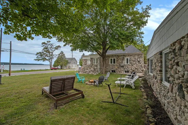 $1,200,000 | 4642 Main Street, Onekama, MI 49675