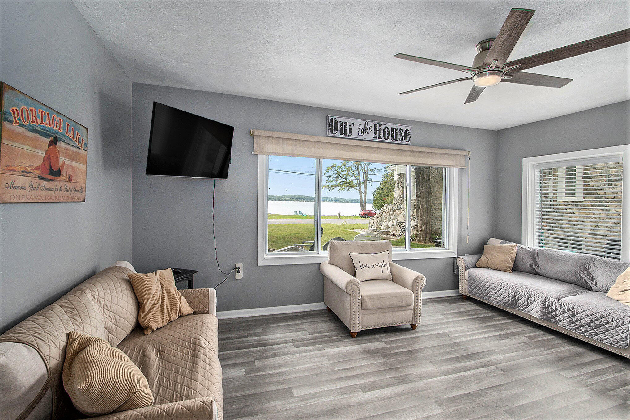 4642 Main Street Onekama, MI 49675 - Photo 28 of 61 small cottage living area