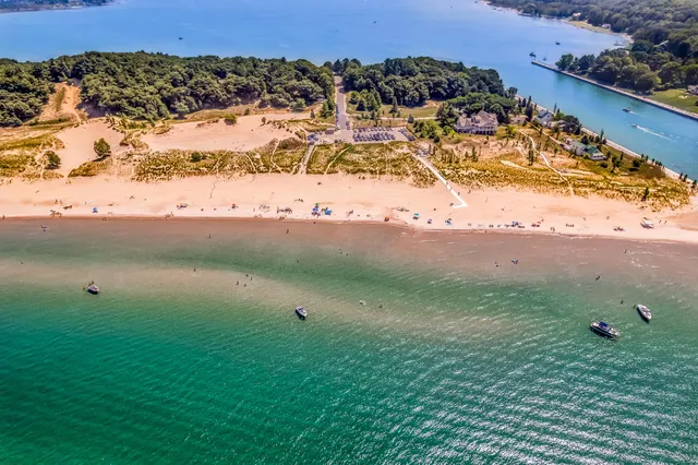 $1,200,000 | 4642 Main Street, Onekama, MI 49675