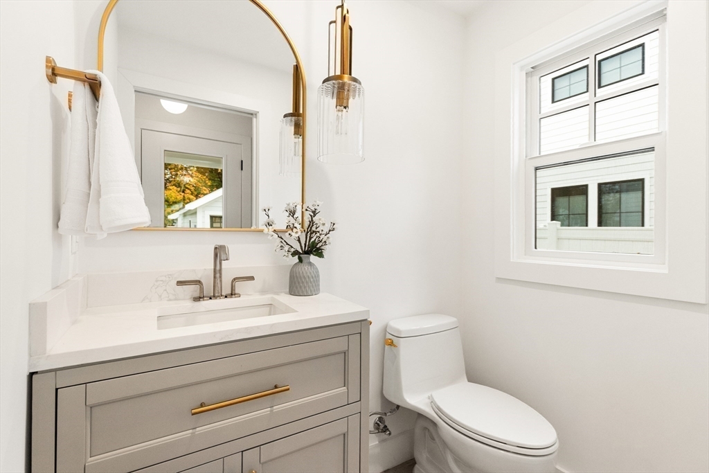 26 Pinewood Road Needham, MA 02492 - Photo 14 of 33