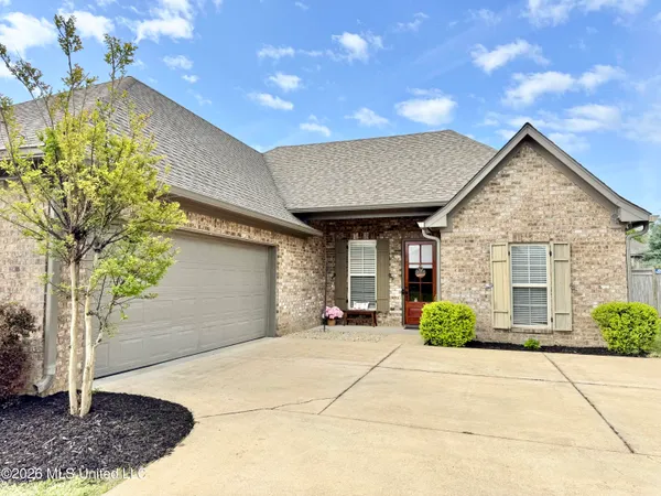 $276,800 | 456 Greenfield Ridge Circle, Brandon, MS 39042