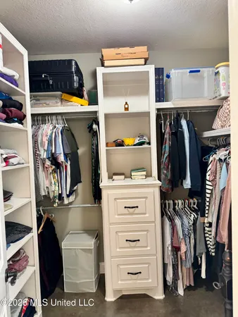 $276,800 | 456 Greenfield Ridge Circle, Brandon, MS 39042