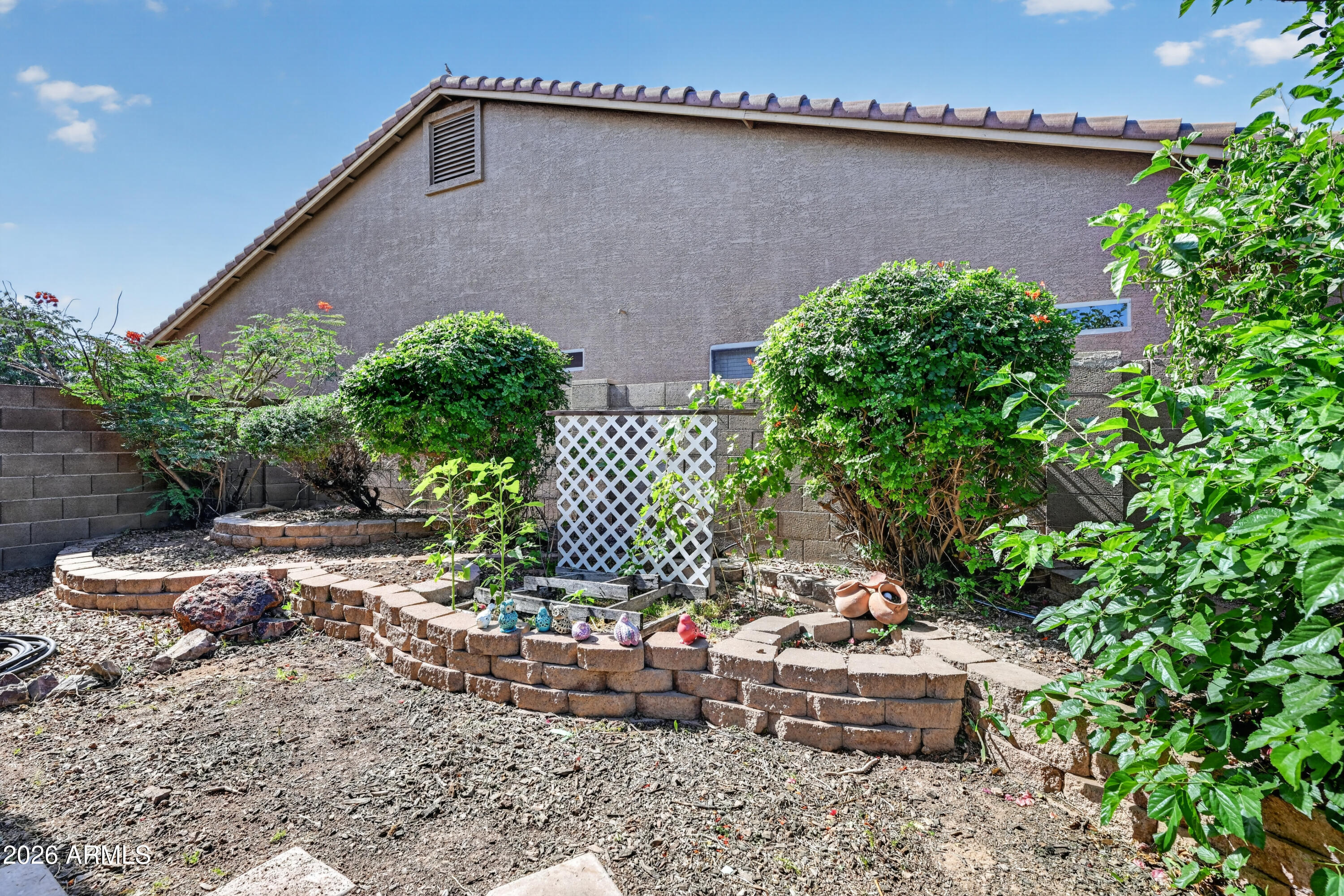1414 South Sandstone Street Gilbert, AZ 85296 - Photo 11 of 43 a backyard of a house with lots of green space