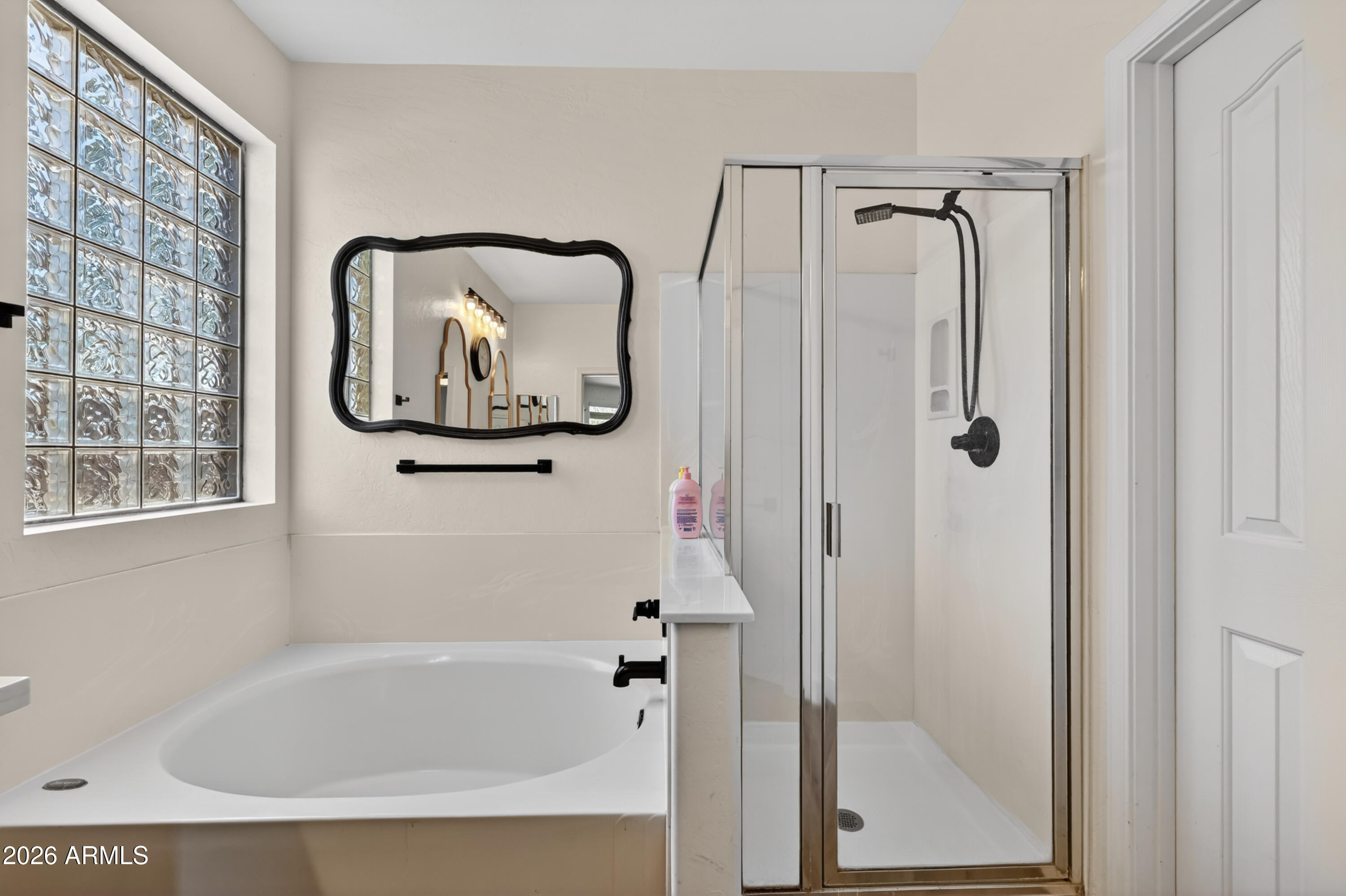 1414 South Sandstone Street Gilbert, AZ 85296 - Photo 21 of 43 a bathroom with a shower