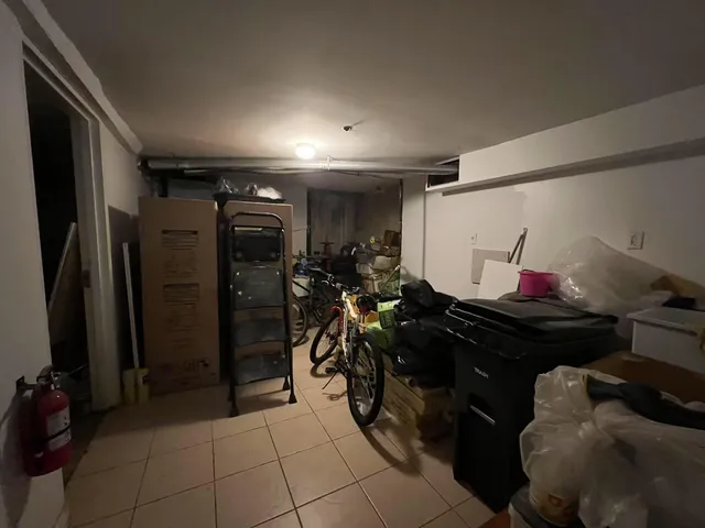 a bed room with a bed and a closet