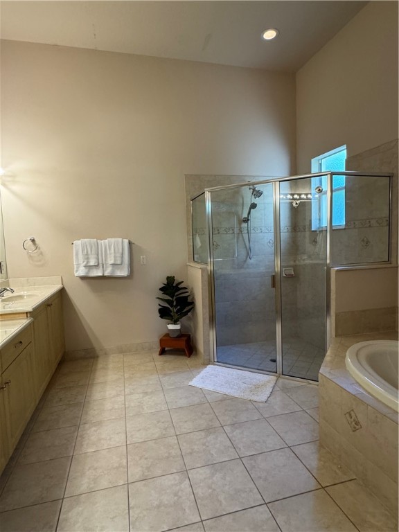 3318 Burlington Place Southwest Vero Beach, FL 32968 - Photo 8 of 30 a bathroom with a bathtub and a shower