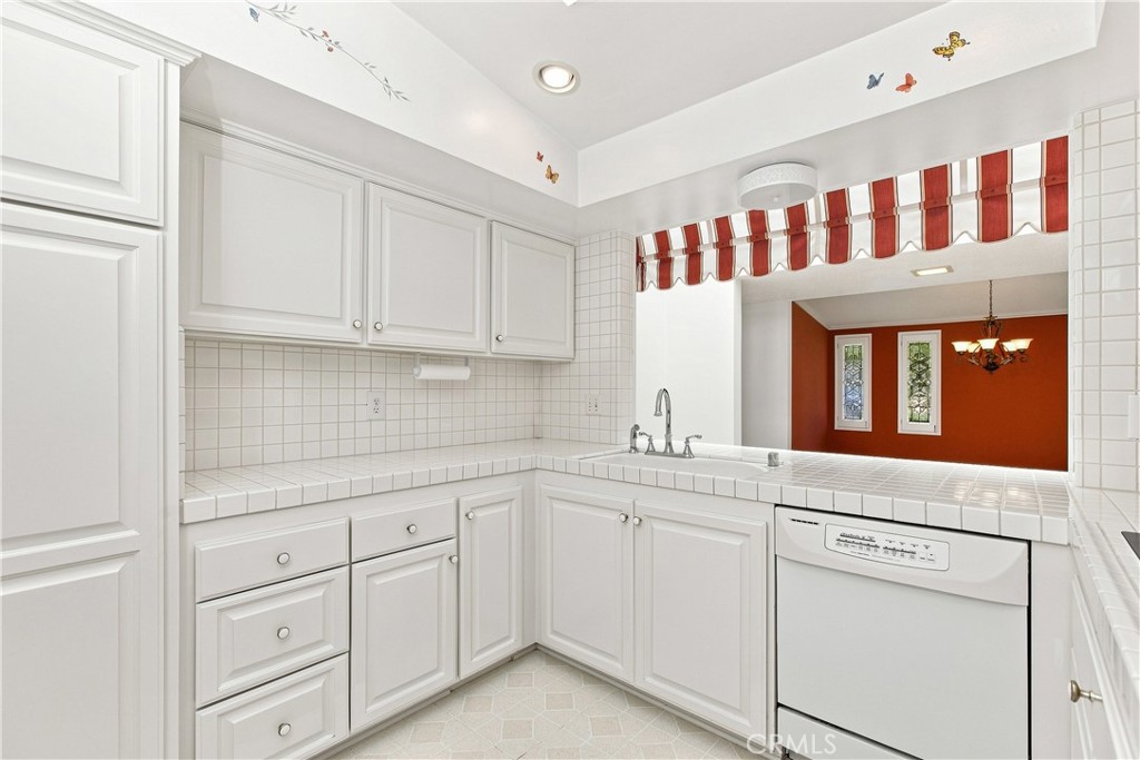 11232 Pemberton Road Los Alamitos, CA 90720 - Photo 11 of 31 Kitchen 3