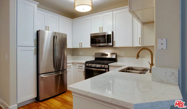 $3,330 | 348 Hauser Boulevard, Unit 4311, Los Angeles, CA 90036