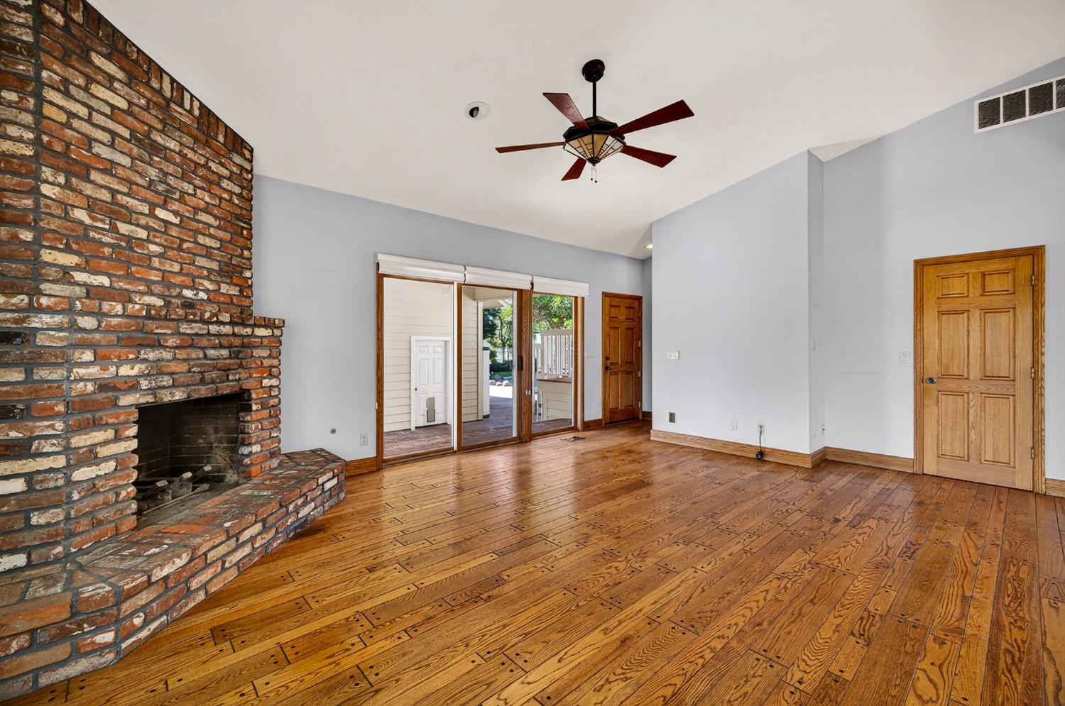 8970 South Butte Road Sutter, CA 95982 - Photo 28 of 86 a view of empty room with wooden floor and fan