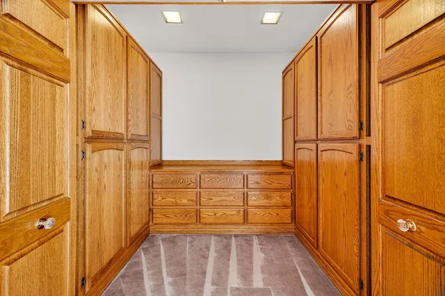 a view of yard with green space