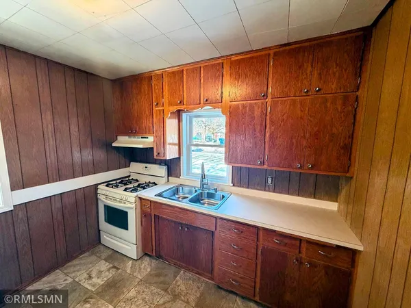 $179,900 | 1101 11th Avenue South, St. Cloud, MN 56301