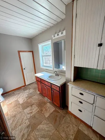 $179,900 | 1101 11th Avenue South, St. Cloud, MN 56301