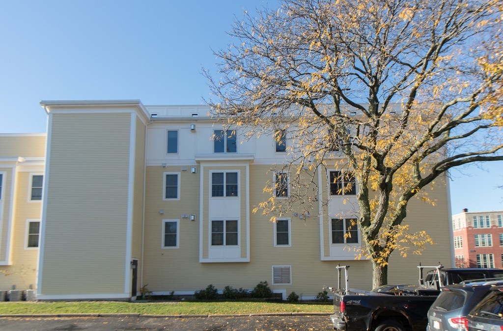 463 Rutherford Avenue, Unit 305 Boston, MA 02129 - Photo 13 of 19 a view of a front of a building