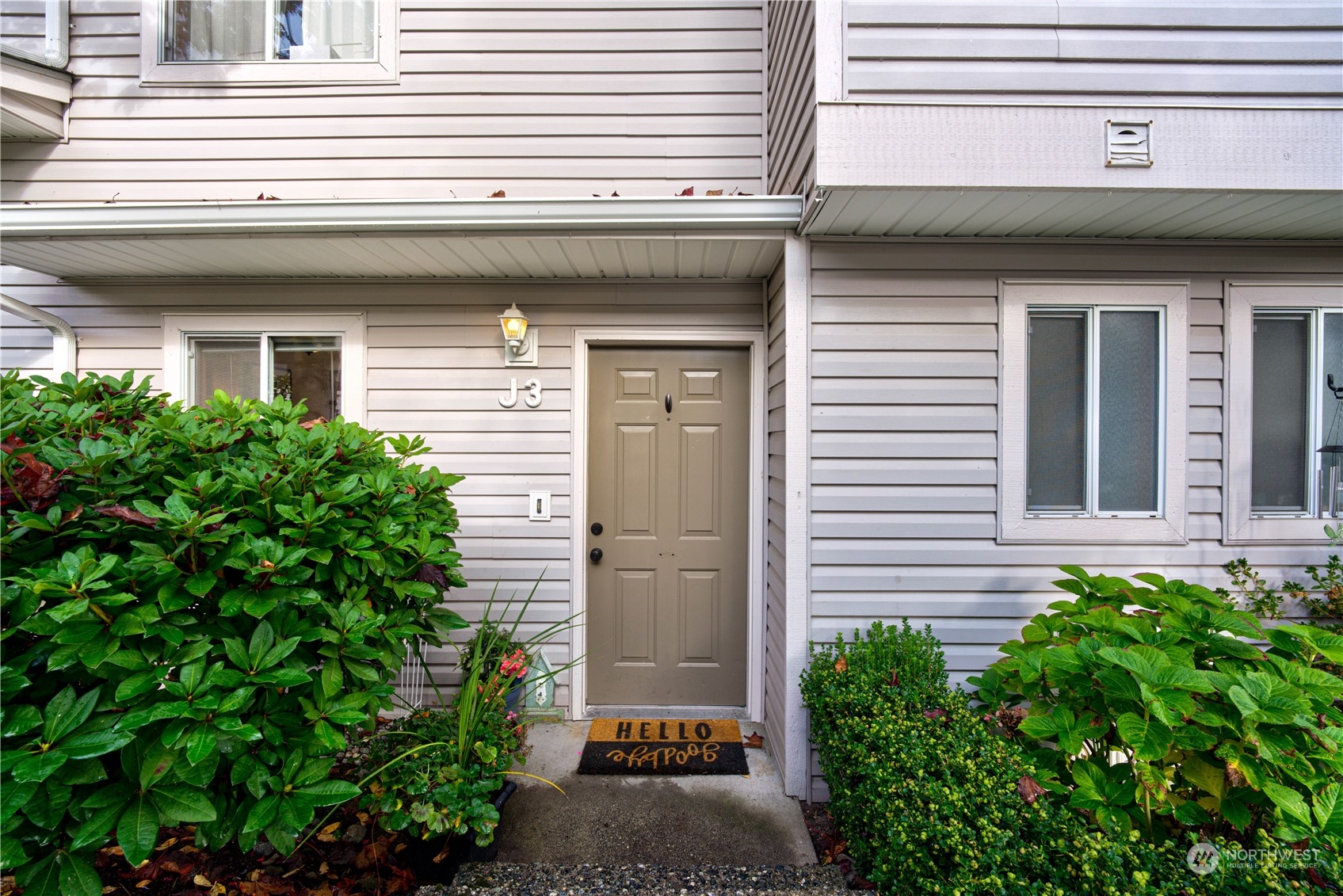 18910 Bothell Everett Highway, Unit J3 Bothell, WA 98012 - Photo 1 of 33 a front view of a house with plants