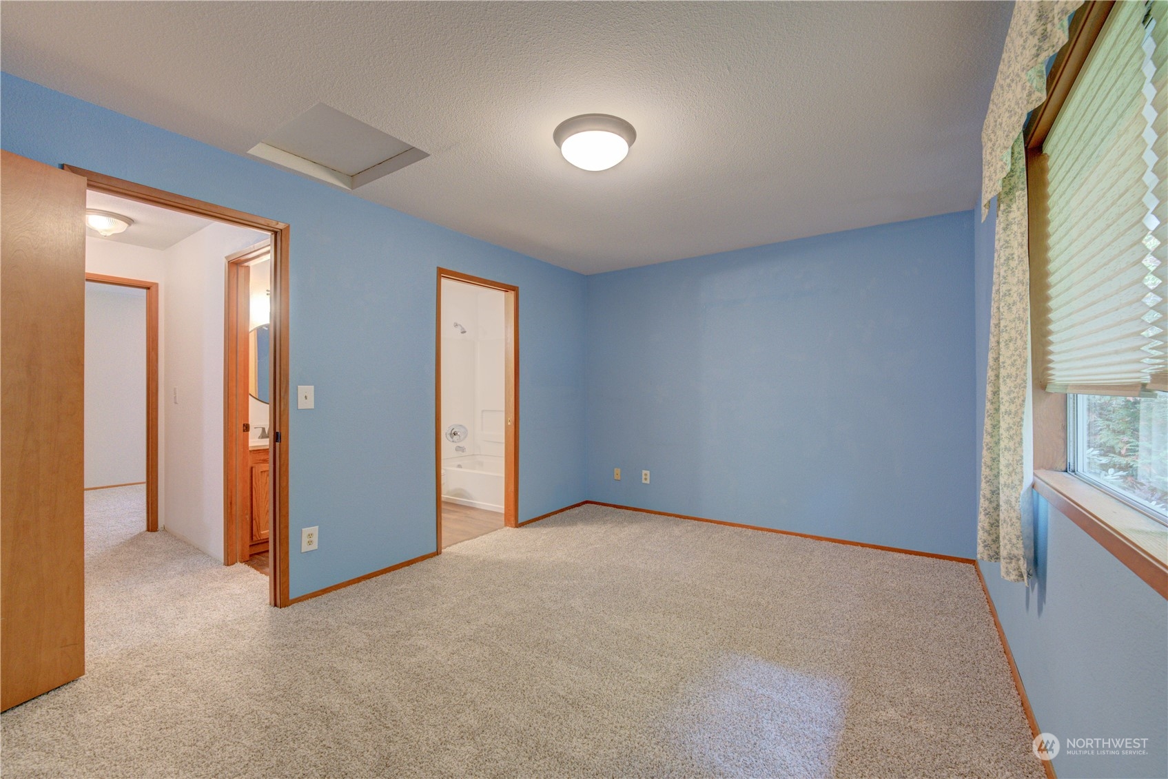 18910 Bothell Everett Highway, Unit J3 Bothell, WA 98012 - Photo 26 of 33 an empty room with windows and closet