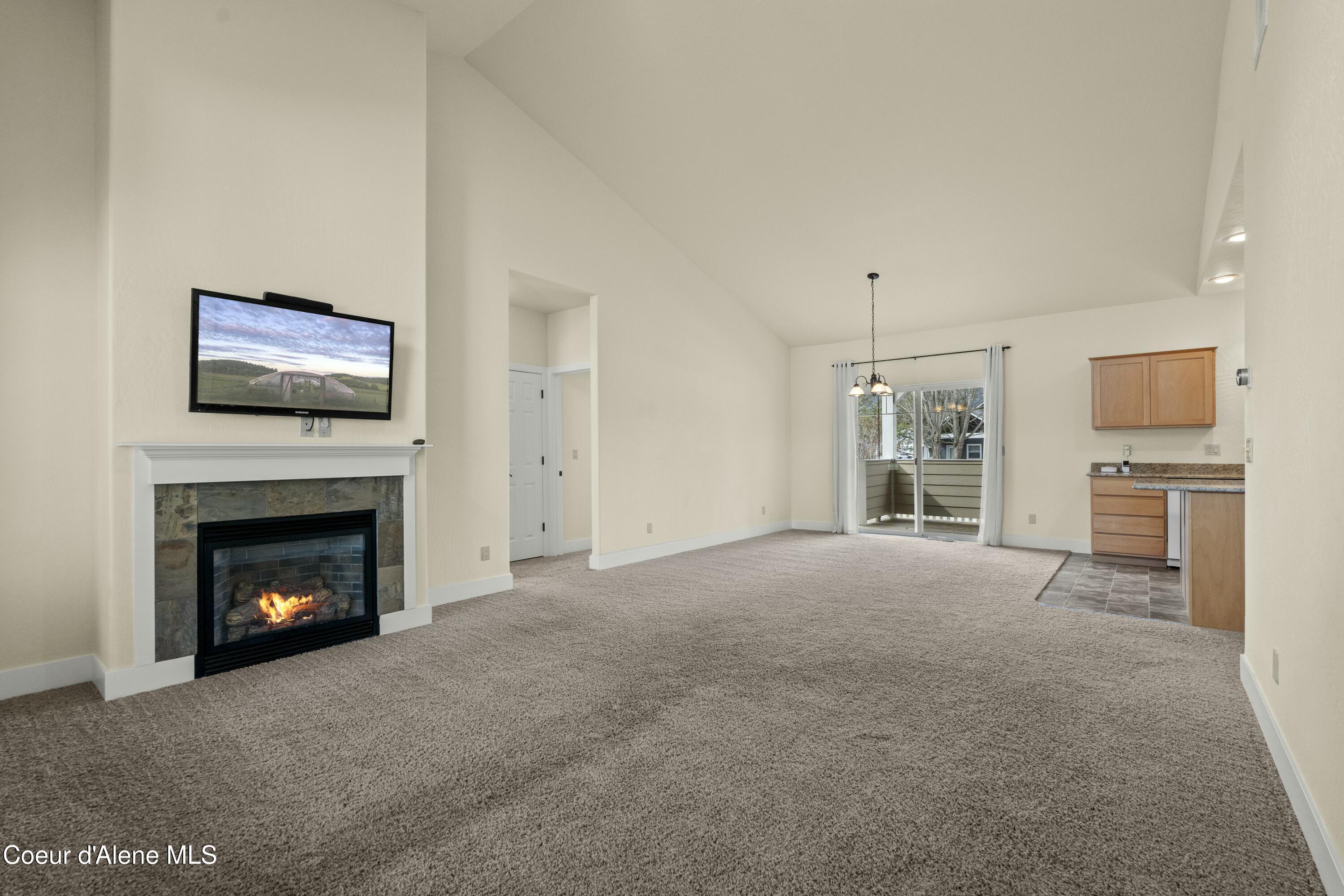 424 Becker Lane Dover, ID 83825 - Photo 4 of 32 Spacious Great Room